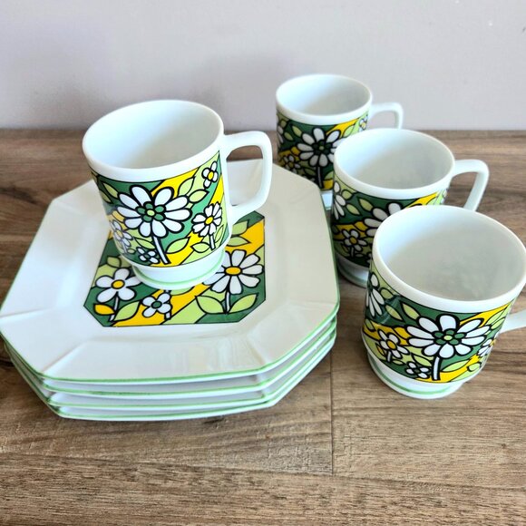 Beautiful vintage 1970s green and yellow set of 4 footed cups and 4 plates. - Picture 1 of 8